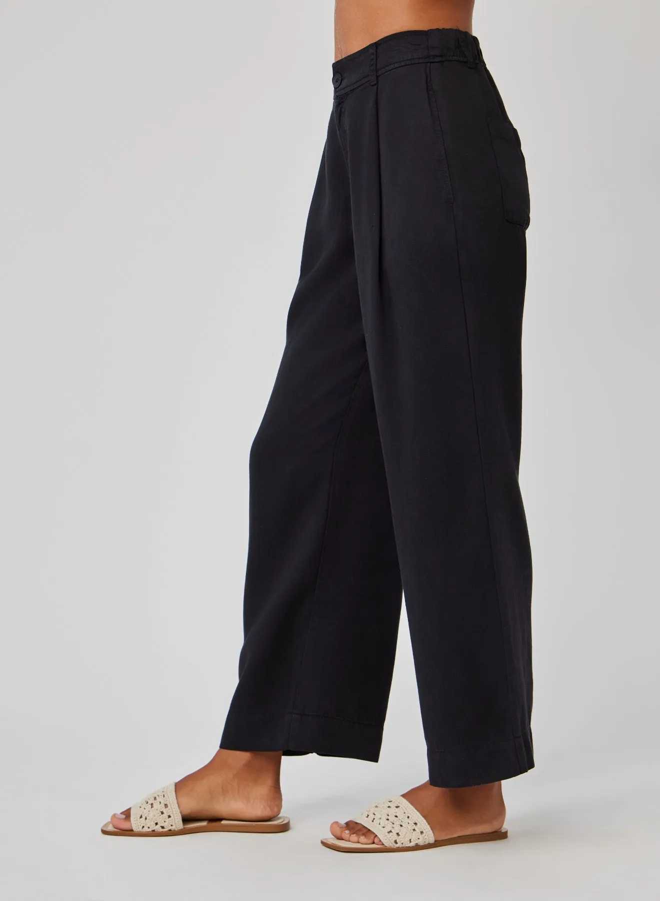 PLEATED WIDE LEG ANKLE PANT